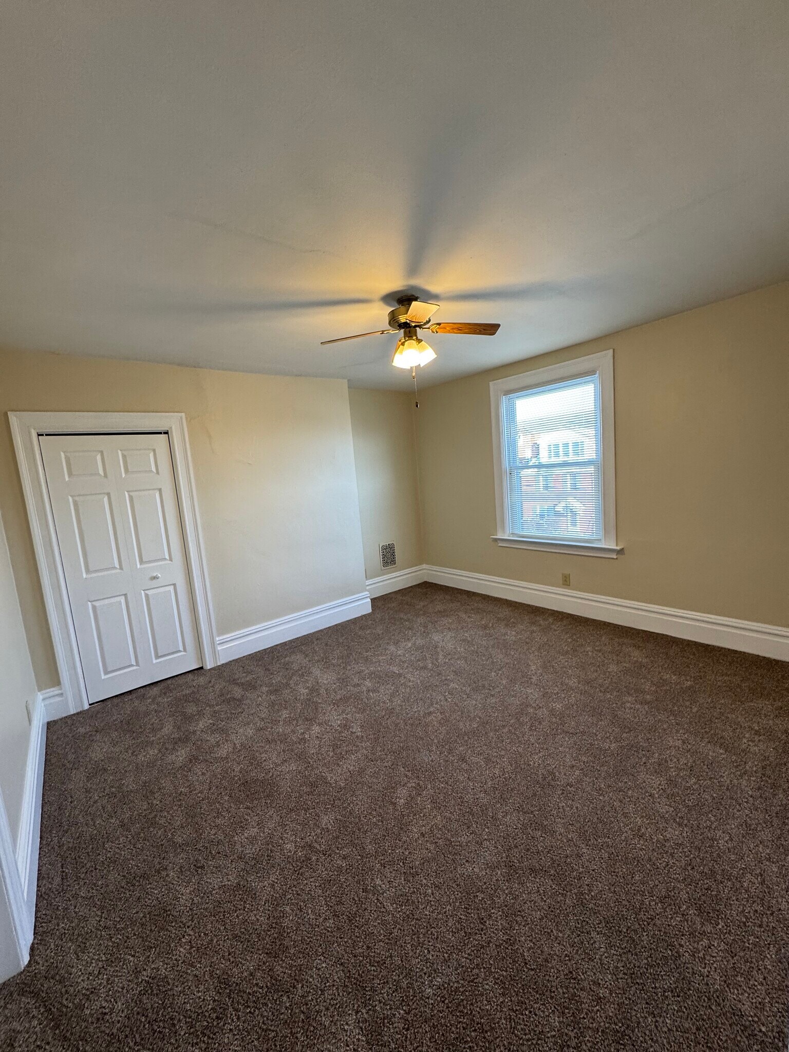 Building Photo - 442 Oneida St