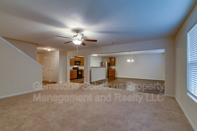 Building Photo - 2508 Queen Bee Dr
