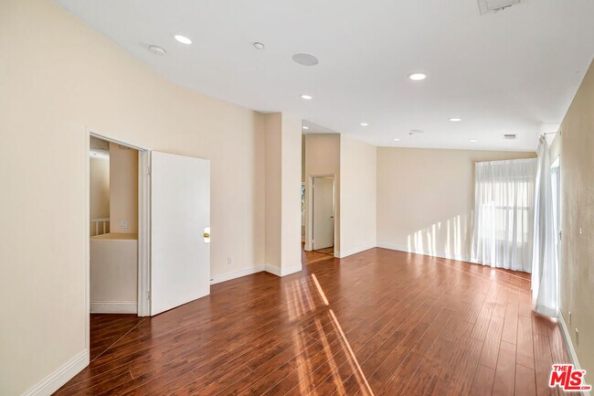 Building Photo - 12440 La Cresta Way