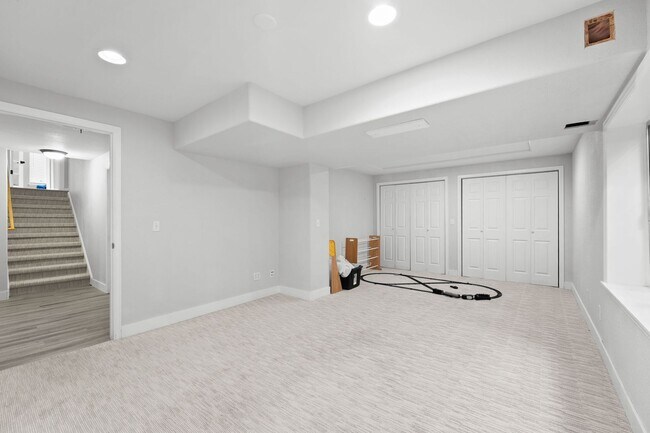 Building Photo - September 2026 - June 2027 Stunning Fully Furnished Rental in Golden, Colorado