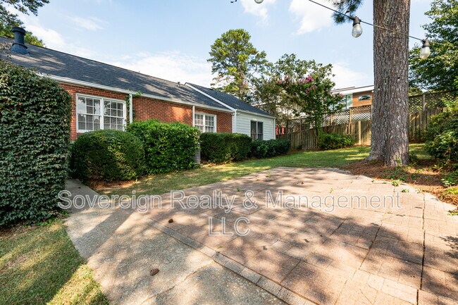 Building Photo - 1205 Spring Valley Ln NE