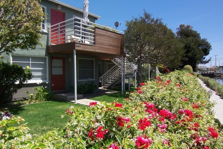 Property Frontage - 2916 Grand Canal