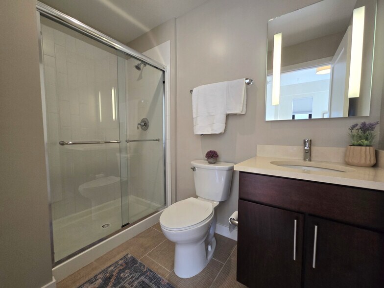 Primary Bath - 1320 Fenwick Ln