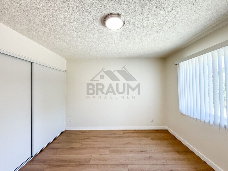 Building Photo - 6336 Tujunga Ave