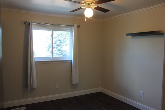 Building Photo - 2130 Crystal River Dr