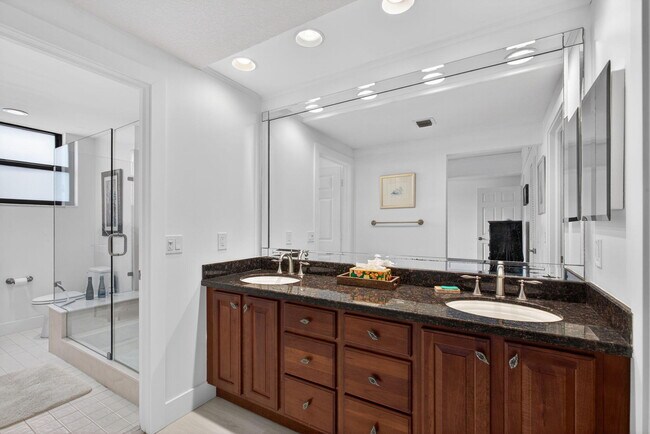 Building Photo - 3940 Back Bay Dr