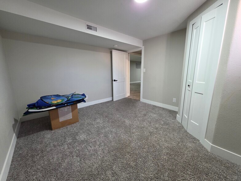 Building Photo - 2414 Carmel Dr