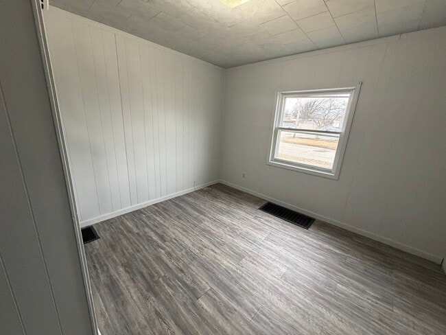 Building Photo - 1002 W Williams St