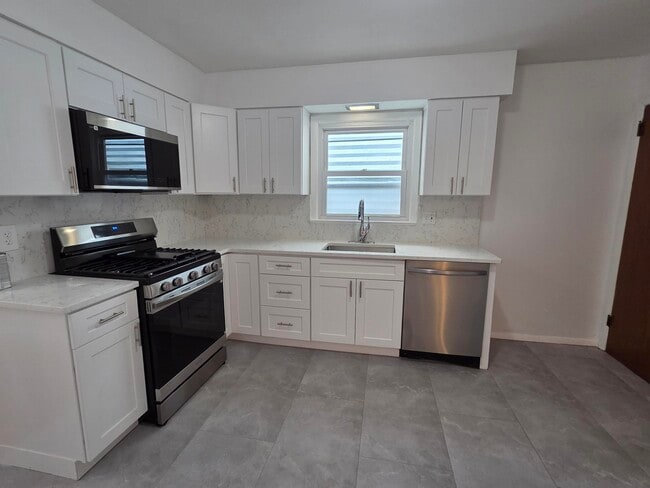 Building Photo - 777 Montgomery St