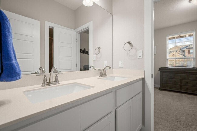 Building Photo - 120 Red Granite Rd