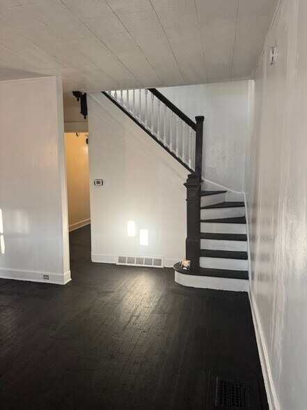 Building Photo - 1206 Oakhurst Pl