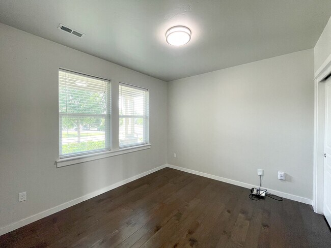 Building Photo - 11473 Baserri Dr