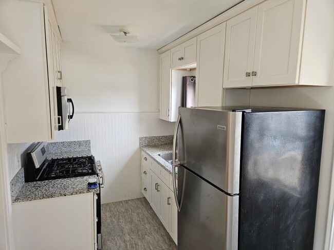 Building Photo - 2 Bedroom - 1 Bathroom home in Bay Park