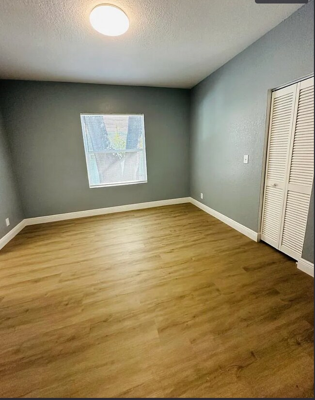 Building Photo - 2139 W St John St