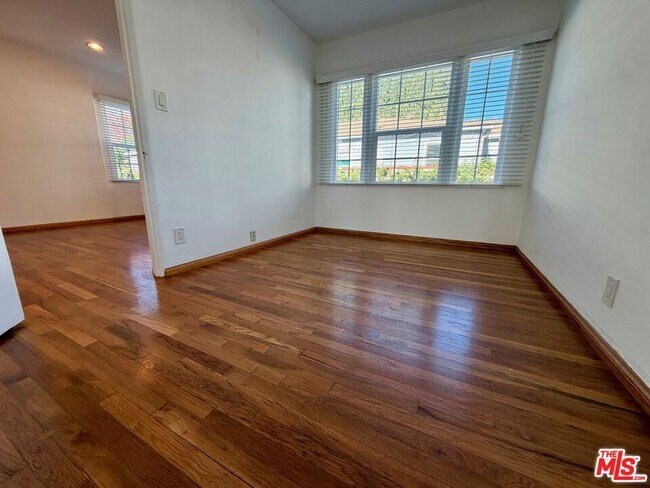 Building Photo - 2517 20th Ct