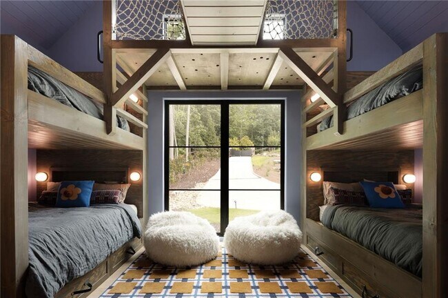 Building Photo - 725 Rocky Point Dr