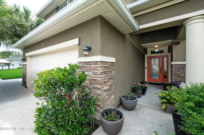 Building Photo - 705 W Kings College Dr