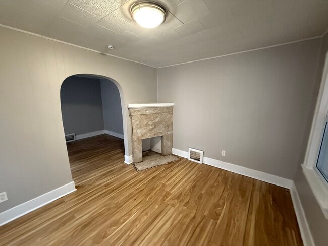 Building Photo - 123 Adelaide St