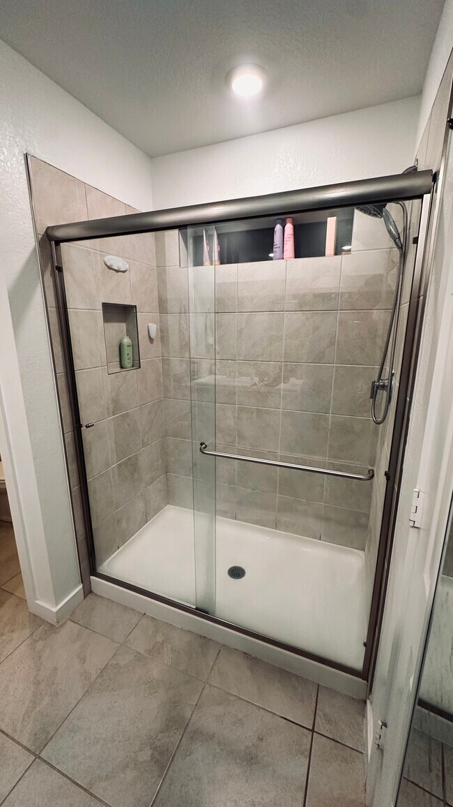 Building Photo - 3869 SE Lee St