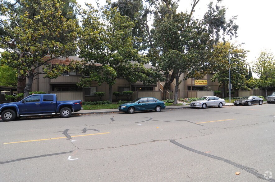 Building Photo - Parkway Green