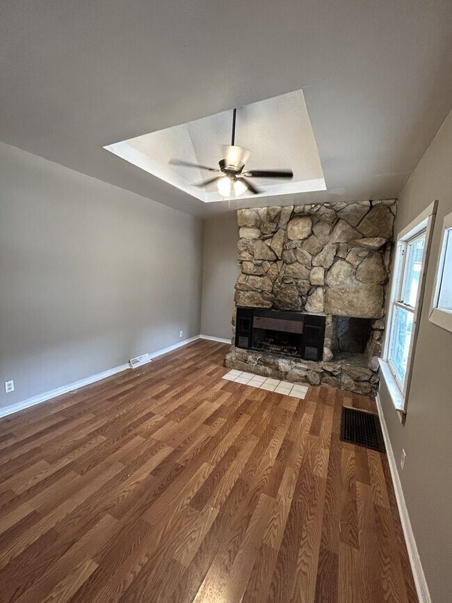 Building Photo - COMING SOON! Completely Remodeled 3 BR / 1 BA Single Family Home w/Huge Back Yard