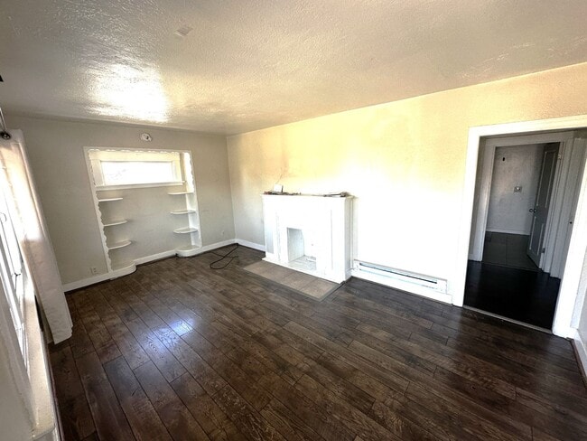 Building Photo - 3 + Beds 2 Baths Home With Large Yard /Was...