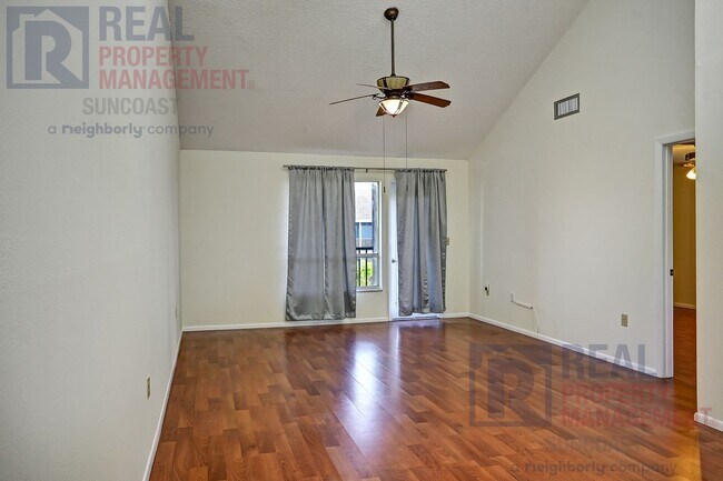 Building Photo - 251 Fenwick Dr