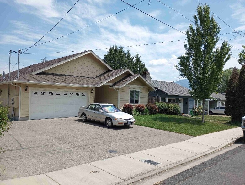 Building Photo - 1317 NW Conklin Ave