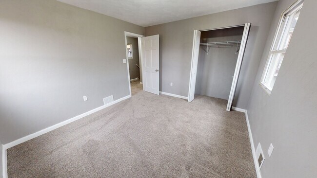 Building Photo - Renovated 2 Bed /1 Bath Single Family Home...