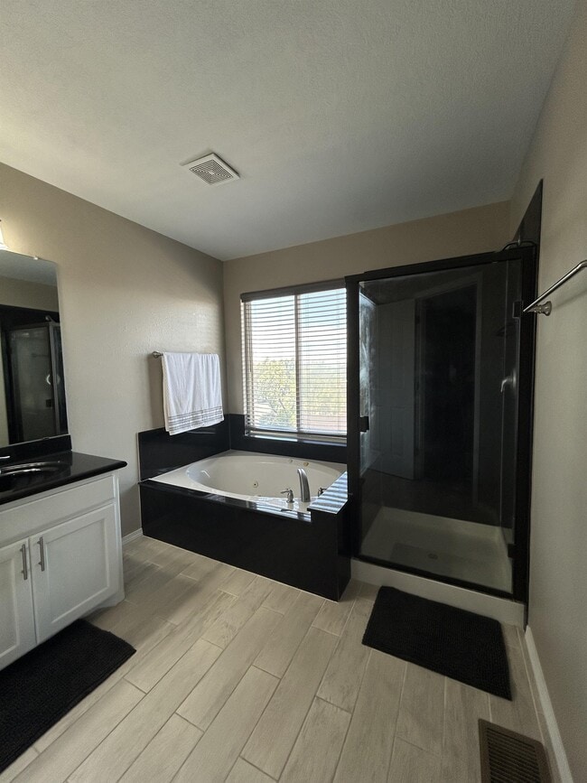 Building Photo - 835 Kipuka Dr NW
