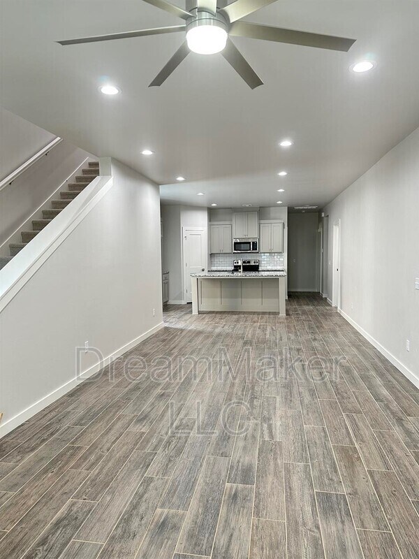 Building Photo - 2811 Clifton Ter