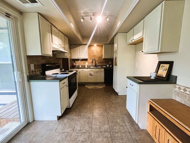 Building Photo - 5408 Embers Dr