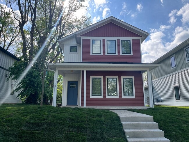 Primary Photo - 1213 N Madison St
