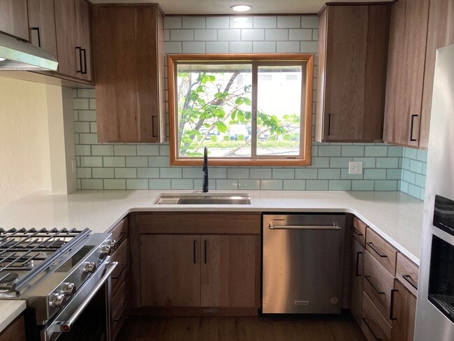Building Photo - STATUS: AVAILABLE- | R274B | $2295