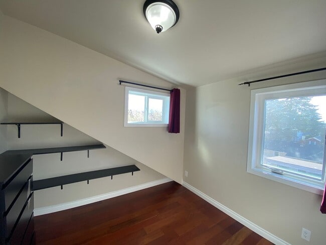 Building Photo - Ballard Loyal Heights Home