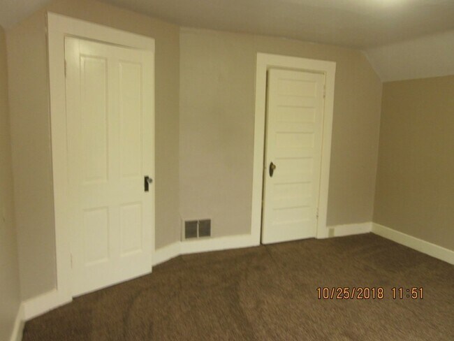 Building Photo - 828 Huestis Ave