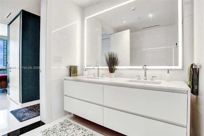 Building Photo - 300 Biscayne Blvd Way