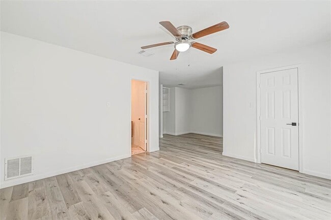 Building Photo - 12122 Fairmeadow Dr