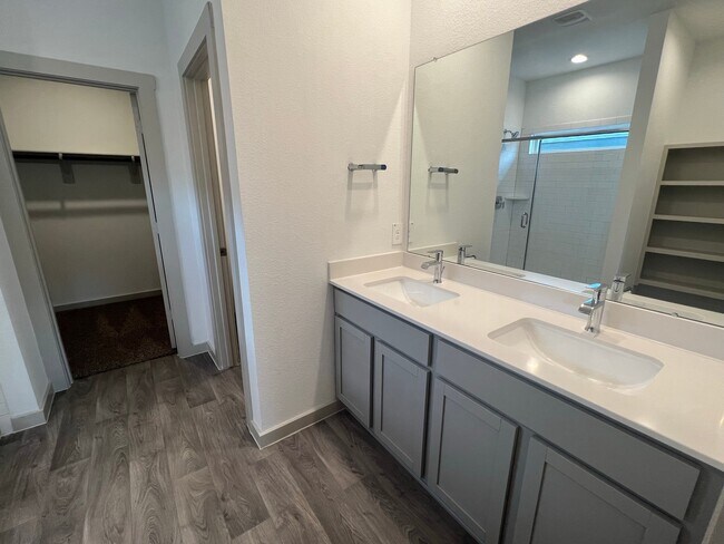Building Photo - 7719 Brushwood Dr