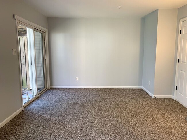 Building Photo - Spacious 3-Bed / 2.5-Bath Townhome – Antrim Crossing Subdivision
