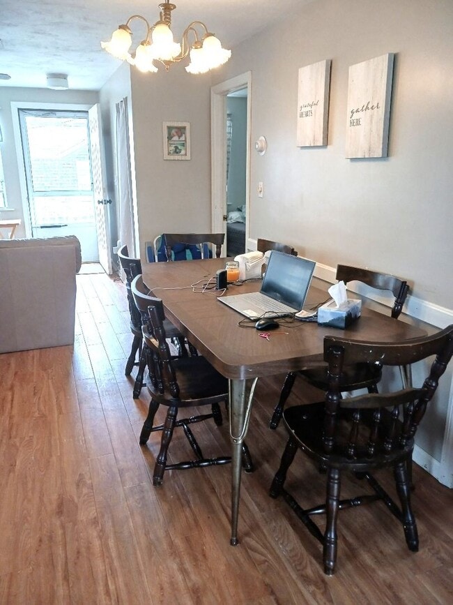 Building Photo - Plymouth/Whitehorse Beach, Fully Furnished...