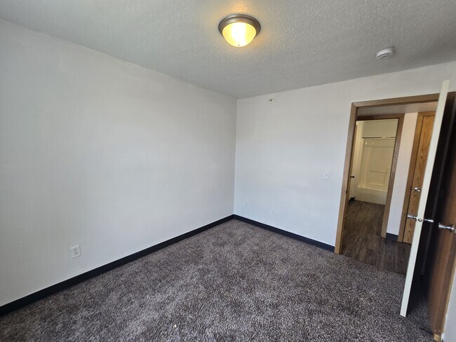 Building Photo - 60 Miller Ave SW