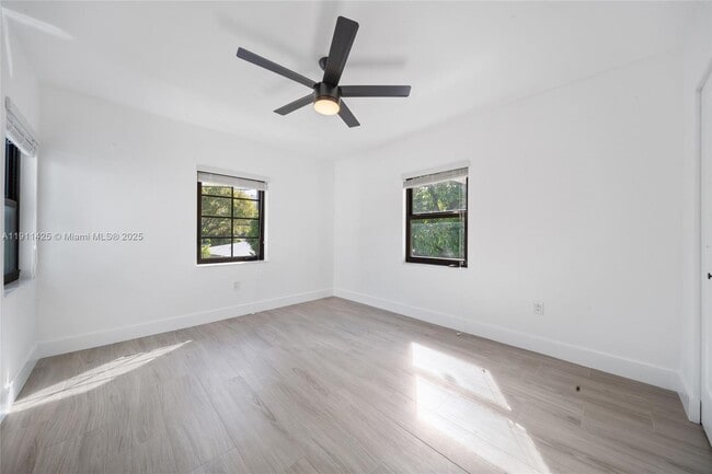 Building Photo - 4222 NE 1st Ave