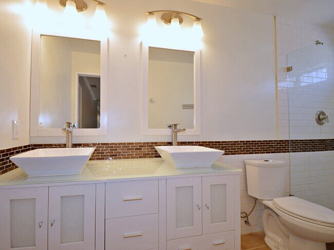 Building Photo - Cozy 3 bed 2 bath Cathedral City home