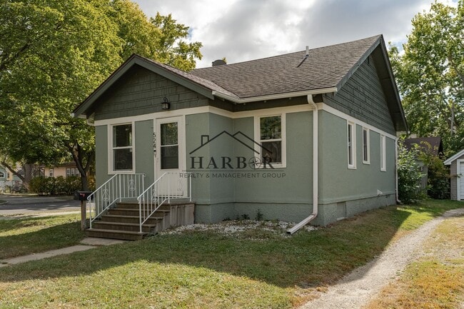 Building Photo - Furnished SE Rochester Home Available Now!