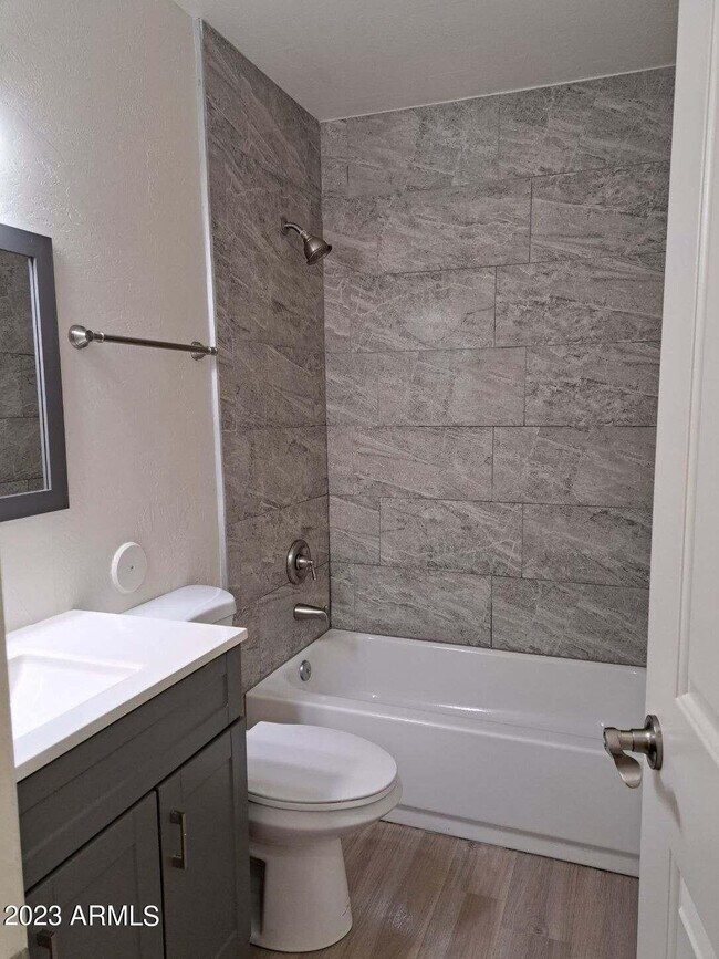 Building Photo - 6713 E Cheery Lynn Rd