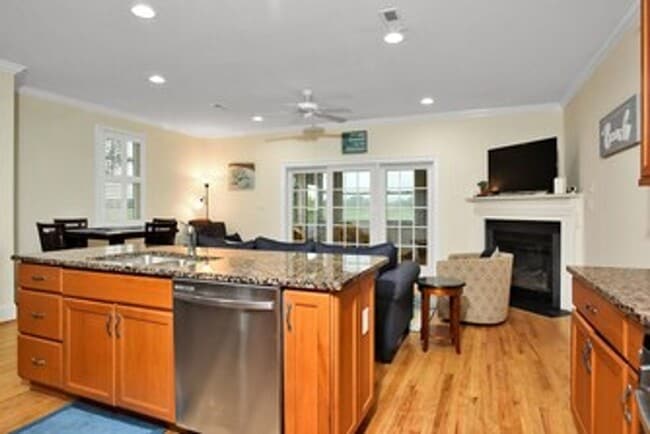 Building Photo - Great Lewes/Rehoboth location! Furnished 3...