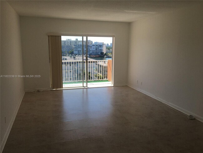 Building Photo - 2200 E Hallandale Beach Blvd