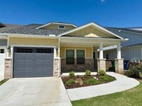 Building Photo - Large 2 Bed, 2 Bath in Beautiful Well-Main...