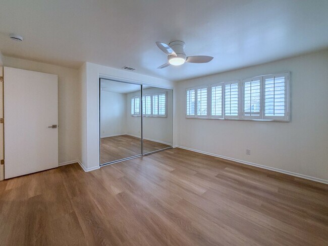 Building Photo - 3525 Sunset Ln